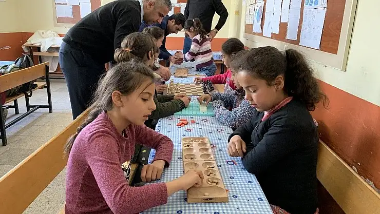 'Köy okulu öğrencileri zeka oyunları bağımlılıktan uzaklaşıyor'
