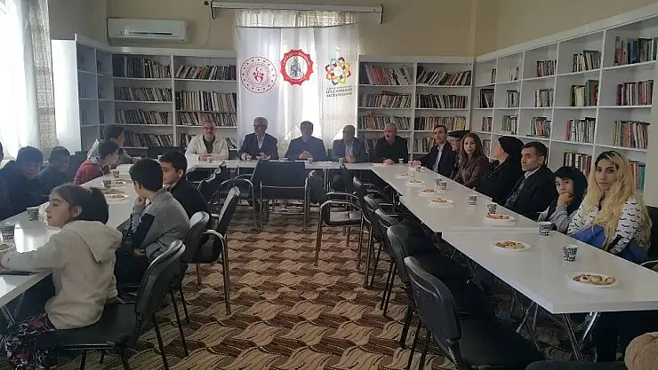 'Yazar şair Çelik okurlar ile buluştu'