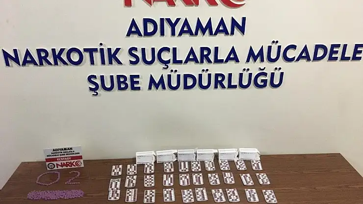 'Durdurulan araçta uyuşturucu haplar ele geçirildi'