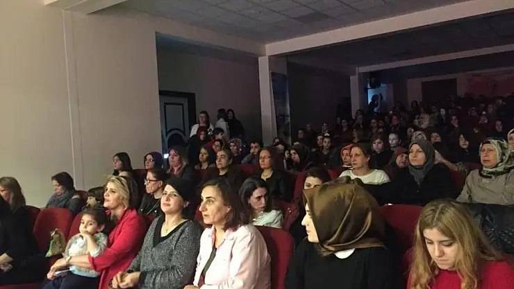 'Mercan Kolejinde 8 Mart etkinliği'