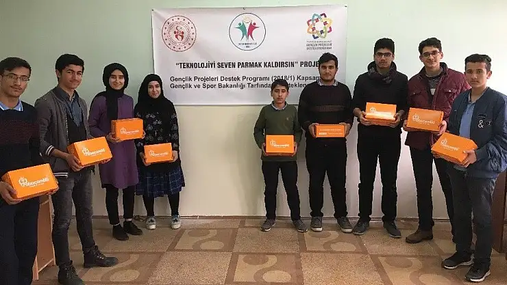 'Teknolojiyi seven parmak kaldırsın'