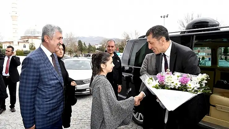'Milli Eğitim Bakanı Selçuk´tan ziyaretler'