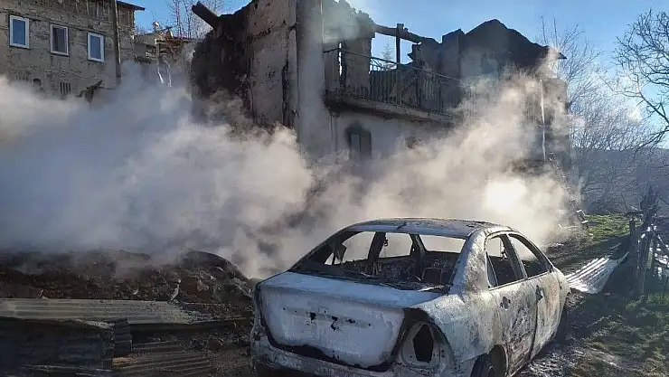 'Yangın evi ve  otomobili kül etti'