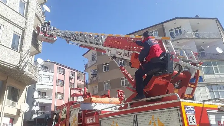 'Dumanın sardığı binadaki 5 kişiyi itfaiye kurtardı'
