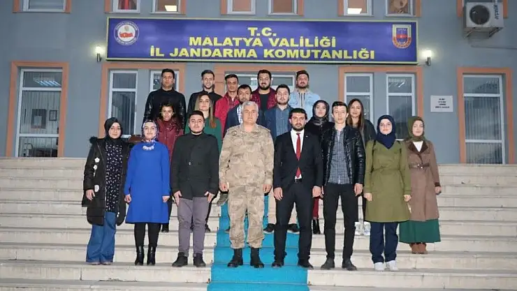 'Gençlerden 18 Mart anısına İl Jandarma Komutanlığına ziyaret'