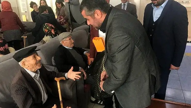'Avşar, Yaşlılar Haftasını unutmadı'