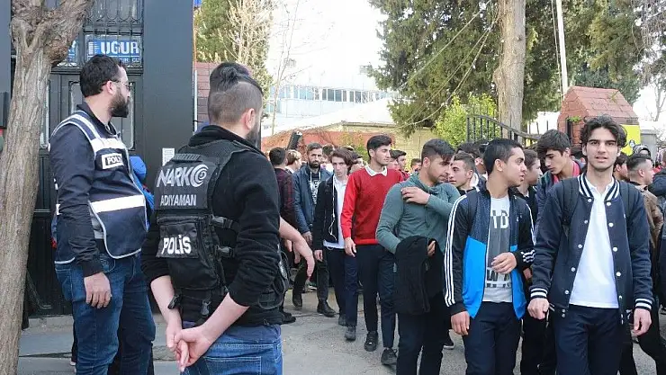 'Polis okul önlerinde adeta kuş uçurtmuyor'