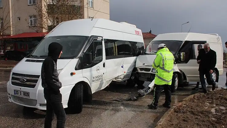 'Elazığ´da öğrenci servisi ile minibüs çarpıştı: 4 yaralı'