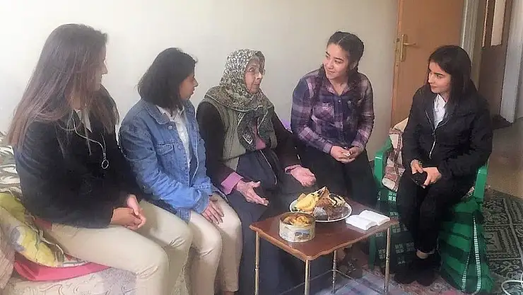 'Öğrencilerden yaşlılara yardım eli'