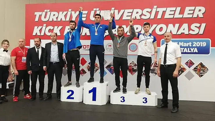 'Üniversite kick boks takımından büyük başarı'