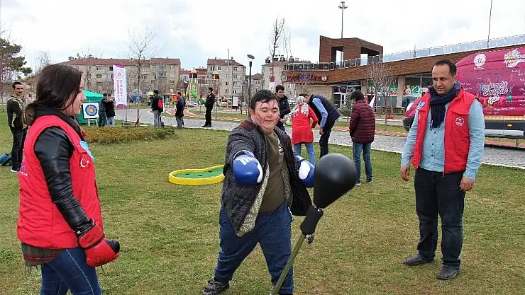 'Otizmli bireyler, renkli bir gün geçirdi'
