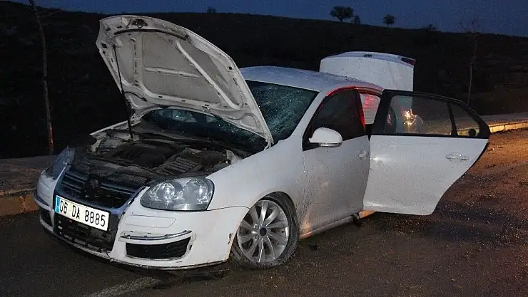 'Otomobil direğe çarptı: 5 yaralı'