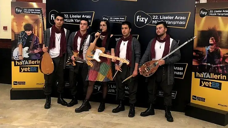 'Adıyaman Fevzi Çakmak Anadolu Lisesi müzik yarışmasında mücadele ediyor'