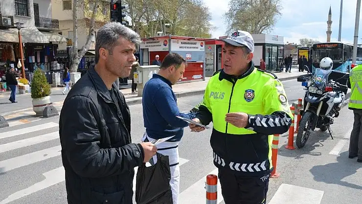 'Yayalara kırmızı ışık uyarısı'