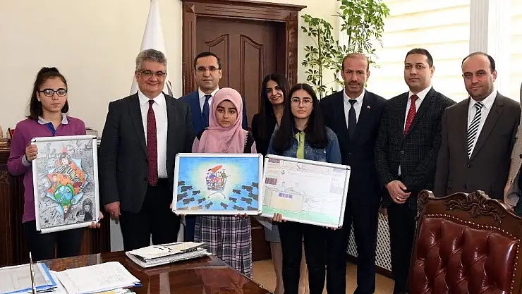 'Derece yapan öğrenciler ödüllendirildi'