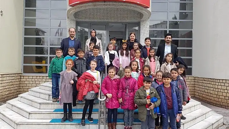 'Öğrenciler huzurevi sakinleriyle bir araya geldi'
