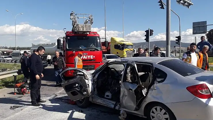 'Ambulansla otomobil çarpıştı: 1´i bebek 9 yaralı'