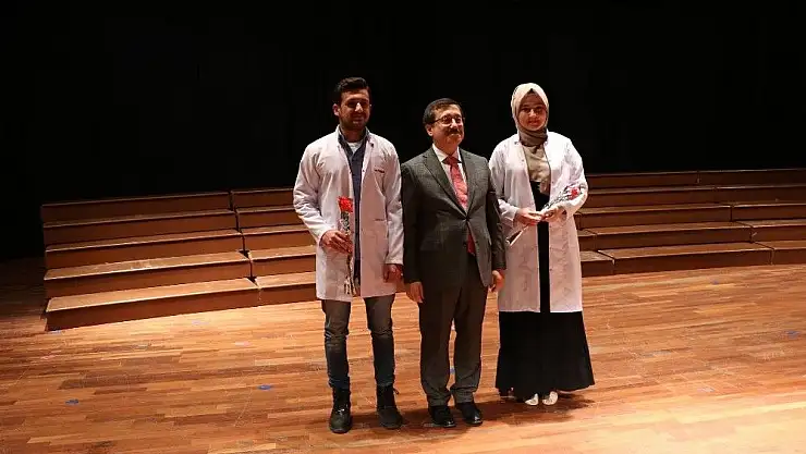 'Eczalık Fakültesi´nde önlük giyme töreni gerçekleştirildi'