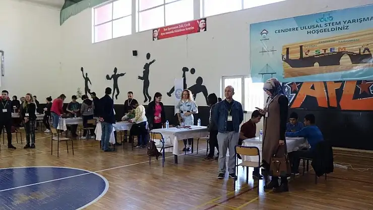 'Öğrenciler makarnadan köprü yaptı'