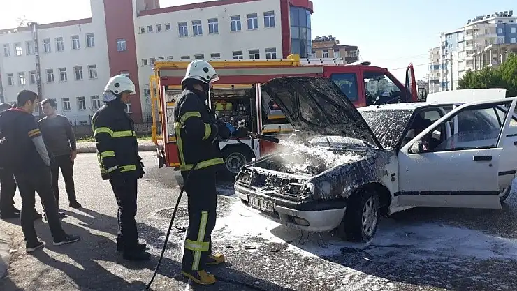 'Otomobil seyir halindeyken alev aldı'