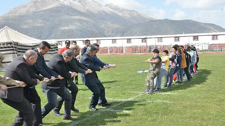 '5 bin çocuk unutulmaya yüz tutan oyunları oynadı'