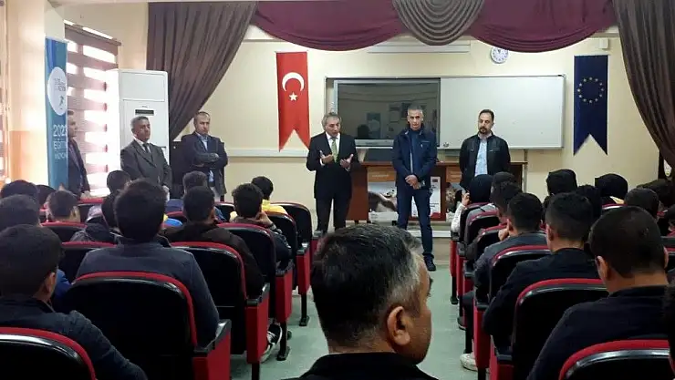 'Yazar Necati Atar öğrencilerle buluştu'