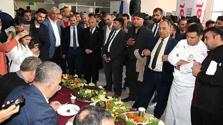 'Çiğköfte diyarı Adıyaman´da çiğköfteler yarıştı'