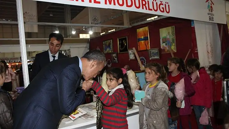'Aile, çalışma ve Sosyal Hizmetler Müdürlüğü fuarda stant açtı'