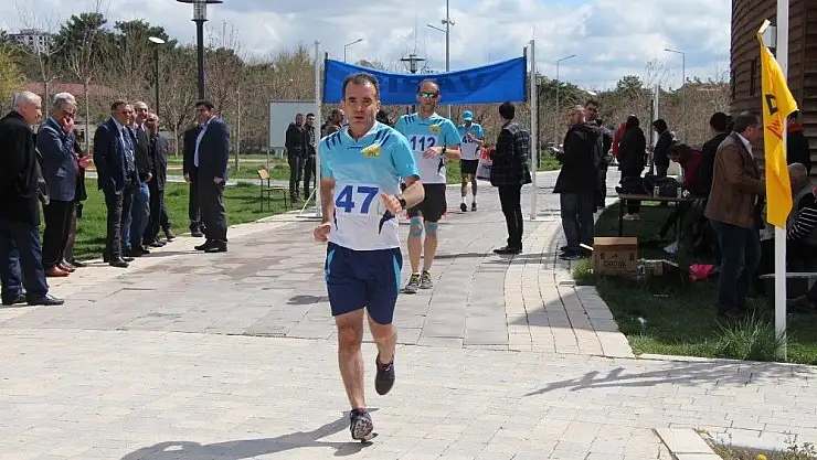 'Kadın ve erkek postacılar kıyasıya yarıştı'
