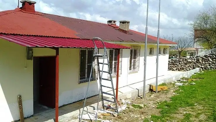 'Aile sağlığı merkezinin çatısından düşüp yaralandı'