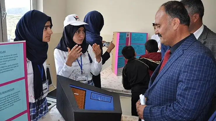 'Sincik´te `TÜBİTAK 4006 Bilim Fuarı´ sergisi açıldı'