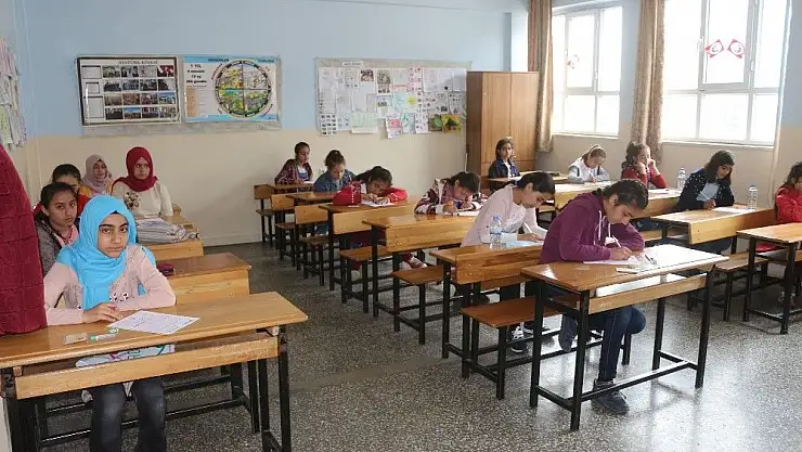 'Ortaokul öğrencileri Seyir-i Nebi yarışmasına katıldı'