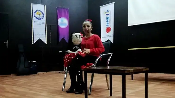 'Çocuklar Kuklamanya etkinliği ile eğlendi'