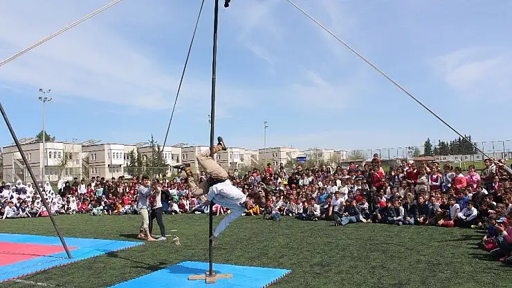 'Samsat´ta çocuklar sirk gösterileri ile eğlendi'