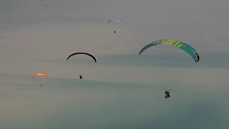 'Kayak bitti, göl manzaralı ''Yamaç'' paraşütü başladı'
