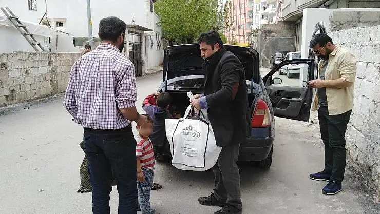 'Hem olaylara koşuyor hem de ailelerin yardımına'