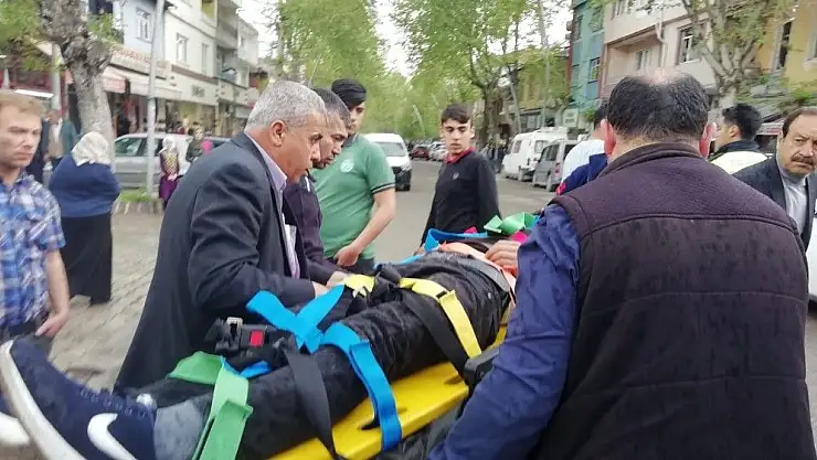 'Otomobil ile motosiklet çarpıştı: 1 Yaralı'