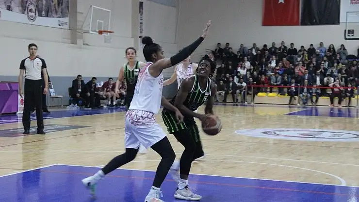 'Türkiye Kadınlar Basketbol 1. Ligi Play-Off Yarı Final: Elazığ İl Özel İdare: 67 - Urla Belediyesi: 61'