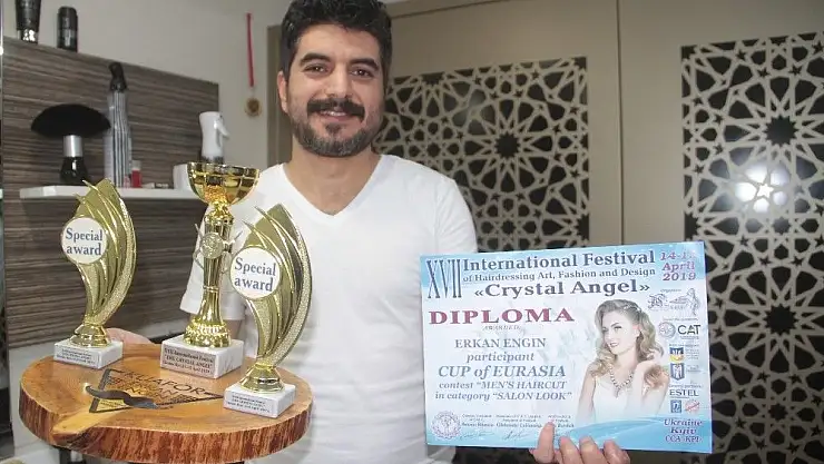 'Ukrayna´da, Türk kuaförleri 3 kategorinin en iyisi seçildi'