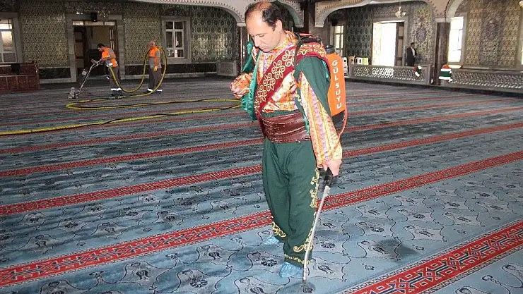 'Elazığ´da cami ve türbeler ''gül'' gibi kokuyor'