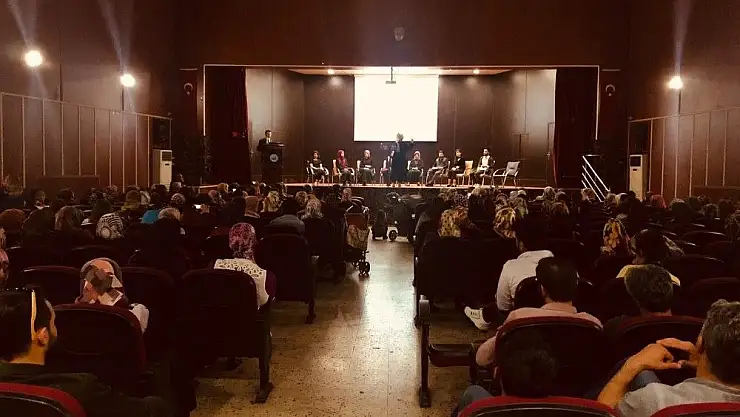 '`Dede Korkut´ destanı ve hikayeleri anlatıldı'