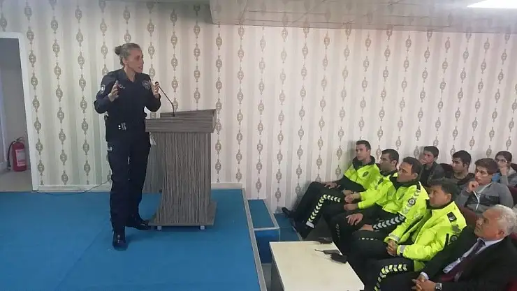 'Gölbaşı´nda  öğrencilere trafik semineri'