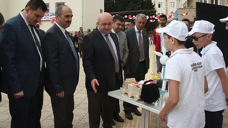 'Görme engelli öğrencilerin TÜBİTAK sergisi'