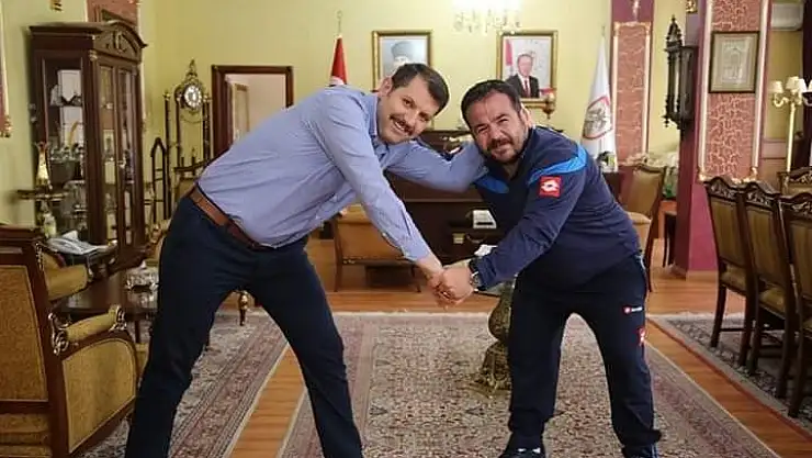 'Vali, makamında güreş tuttu'
