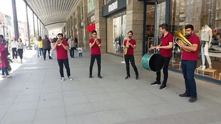 'Doğa Caddede Anneler Günü coşkusu'