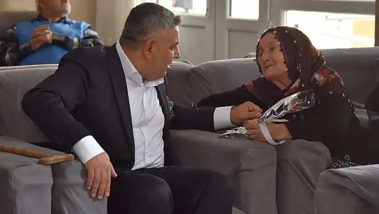 'Sadıkoğlu´ndan huzurevi annelerine ziyaret'