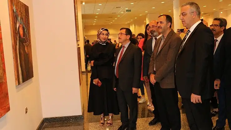 'Üniversitede grafik tasarım ve resim sergisi açıldı'