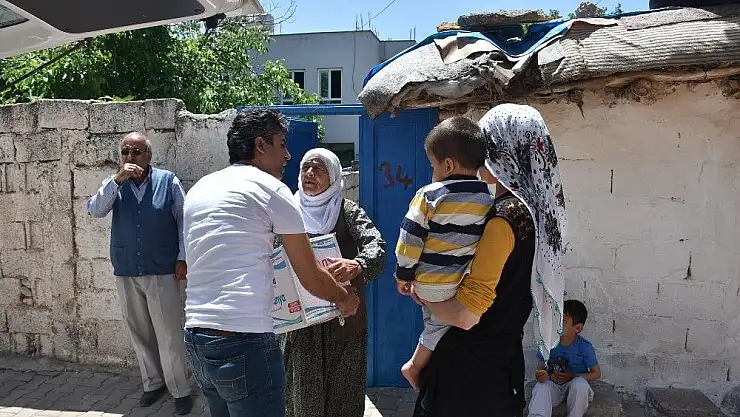'AKYAD bin 300 aileye Ramazan kumanyası dağıttı'