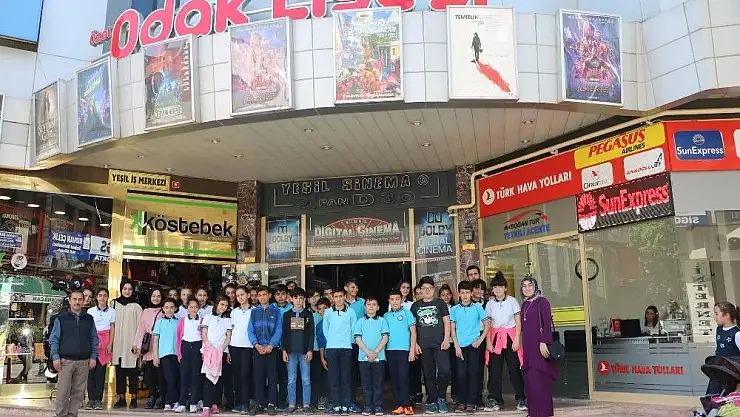 'İlkokul öğrencilerinin sinema sevinci'