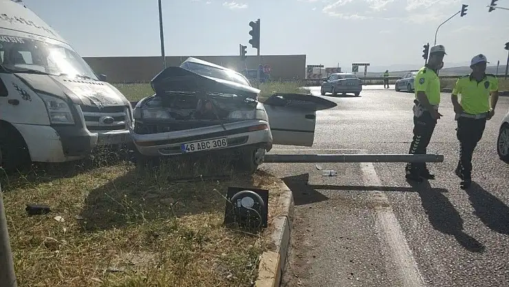 'Kahramanmaraş´ta minibüs ile otomobil çarpıştı: 5 yaralı'
